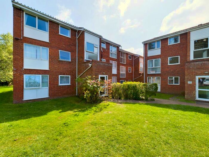 2 Bedroom Apartment To Rent In Nightingale Walk, Hemel Hempstead, Hertfordshire, HP2