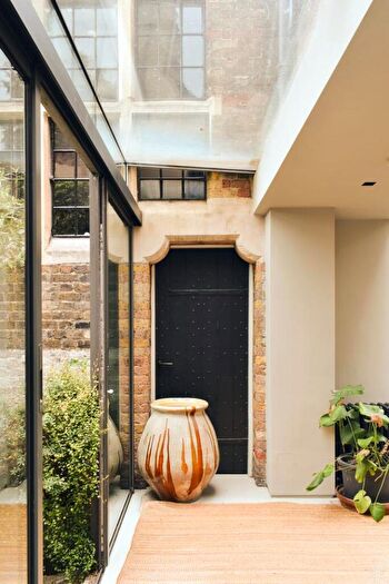 3 Bedroom Maisonette For Sale In London, SE11 - Photo 11