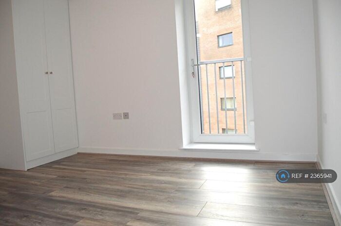 1 Bedroom Flat To Rent In Bell Street, Glasgow, G4