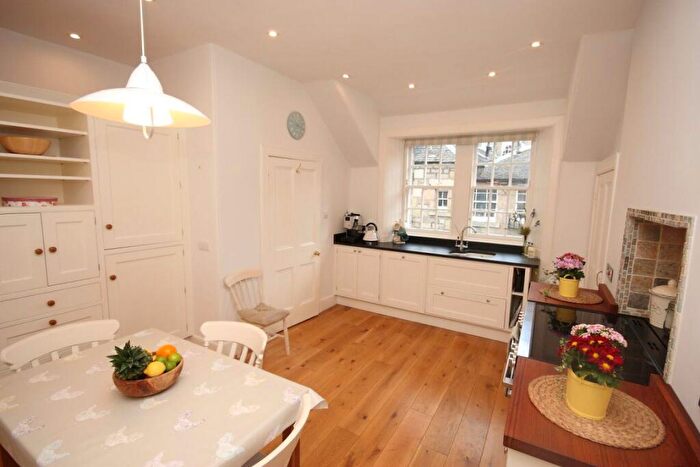 2 Bedroom Flat To Rent In Gloucester Lane, New Town, Edinburgh, EH3