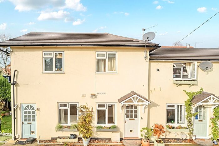 1 Bedroom Mews To Rent In Bourneside Road, Addlestone, KT15