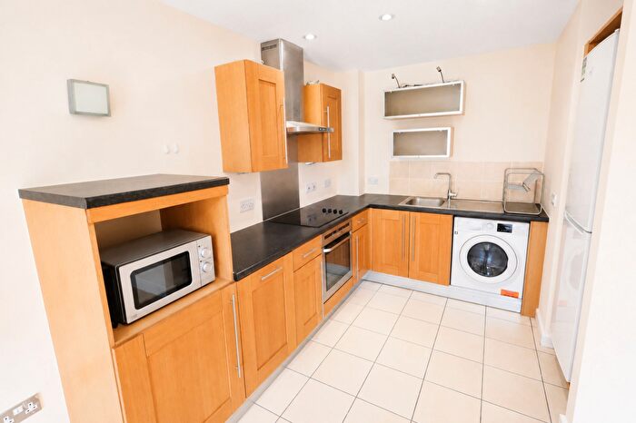2 Bedroom Flat To Rent In Selden Hill, Brookfield House Selden Hill, HP2