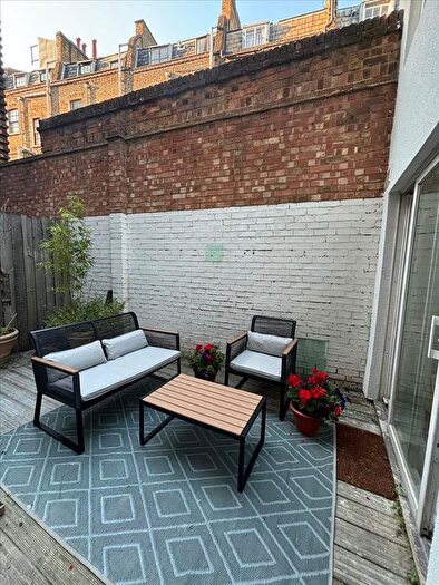 4 Bedroom Flat To Rent In Sidney Grove, Clerkenwell, London, EC1V