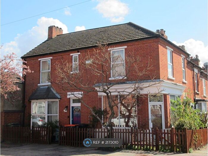 3 Bedroom Semi-Detached House To Rent In Stanley Street, Bedford, MK41