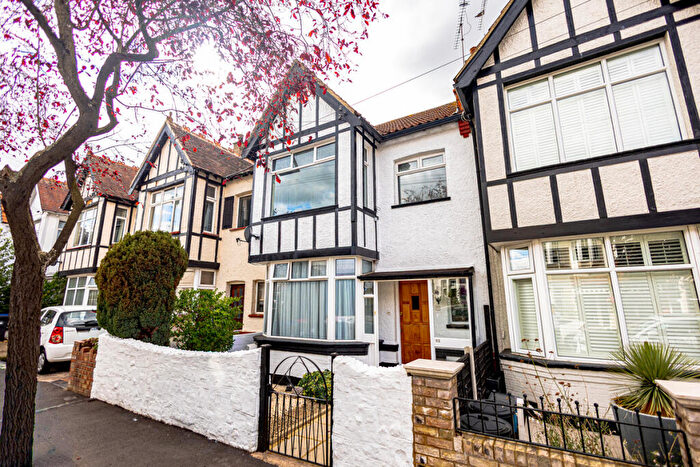 4 Bedroom Terraced House For Sale In Westminster Drive, Westcliff-on-sea, SS0