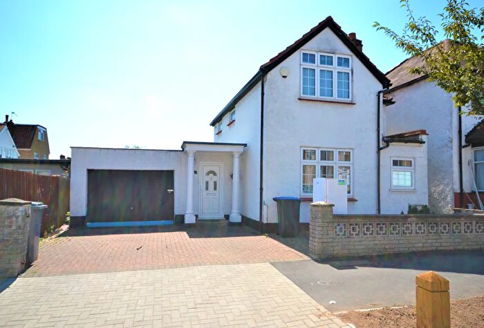 4 Bedroom Detached House To Rent In Eton Avenue, Sudbury Town, HA0