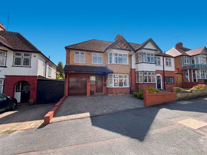 3 Bedroom Semi-Detached House For Sale In Cutenhoe Road, Luton, Bedfordshire, LU1