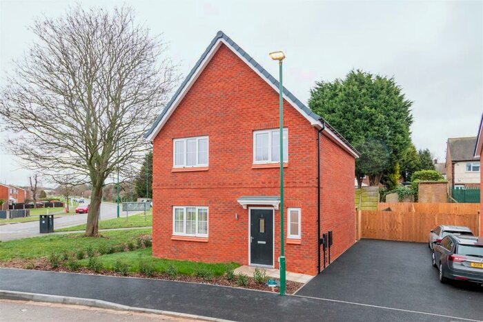 4 Bedroom Semi-Detached House To Rent In Laura Avenue, Nottingham, NG5