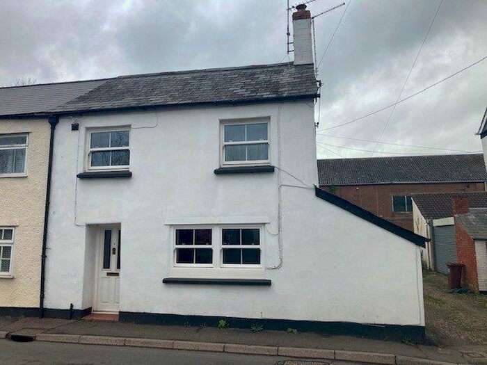 2 Bedroom Property To Rent In Tiverton Road, Cullompton, EX15