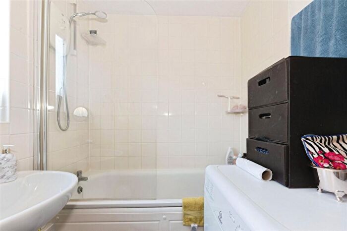 1 Bedroom Flat For Sale In Greyhound Road, Sutton, SM1