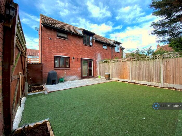 2 Bedroom End Of Terrace House To Rent In St. Michaels Close, London, E16