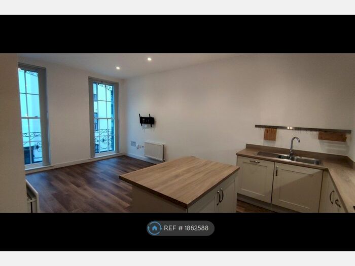 2 Bedroom Flat To Rent In Regency Place, Cheltenham, GL52