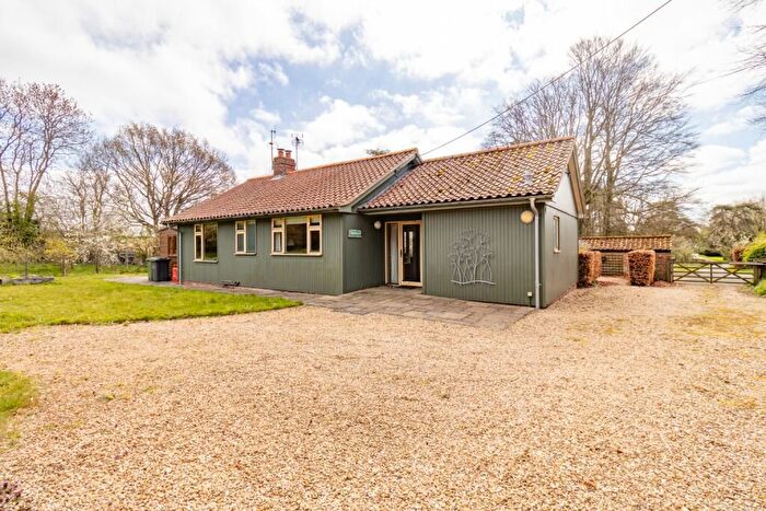 2 Bedroom Bungalow For Sale In Norwich Road, Swaffham, PE37