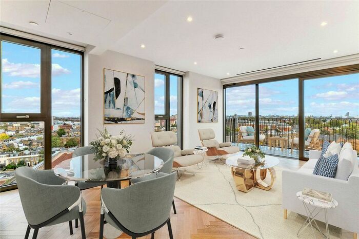 2 Bedroom Flat To Rent In Parkland Walk, London, SW6