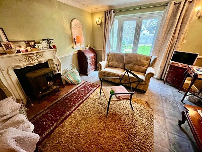 5 Bedroom Detached House For Sale In Ringwood Road, Ferndown, BH22
