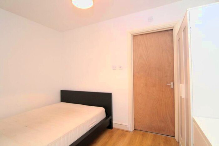 1 Bedroom Flat To Rent In Claude Road, Cardiff, CF24