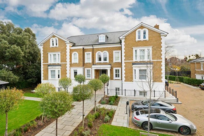 2 Bedroom Apartment For Sale In Church Road, East Molesey, Surrey, KT8