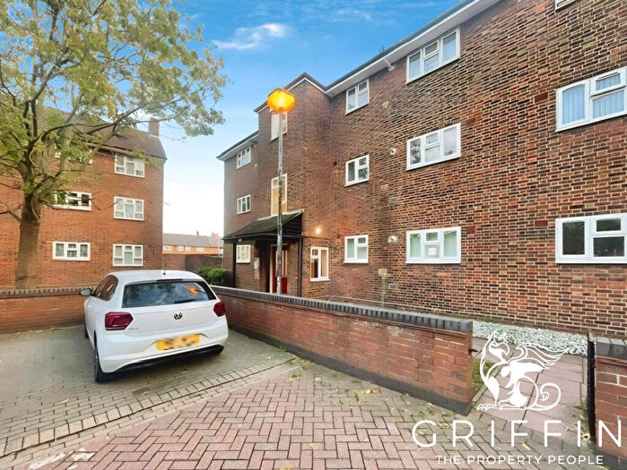 1 Bedroom Flat To Rent In Faymore Gardens, South Ockendon, RM15