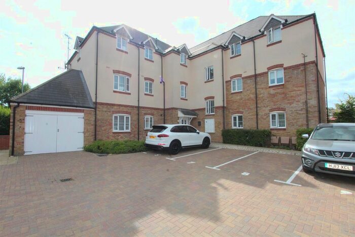2 Bedroom Property To Rent In East Hall Walk, Sittingbourne, ME10