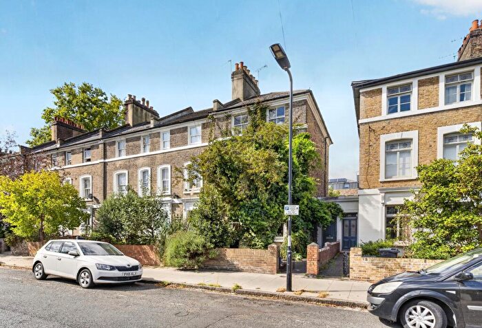 3 Bedroom House For Sale In Eleanor Road, London, E8