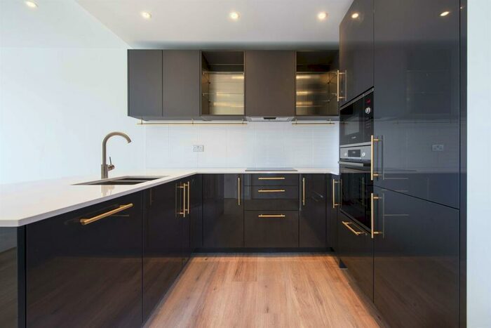 2 Bedroom Apartment To Rent In Alington House, Mary Neuner Road, N8