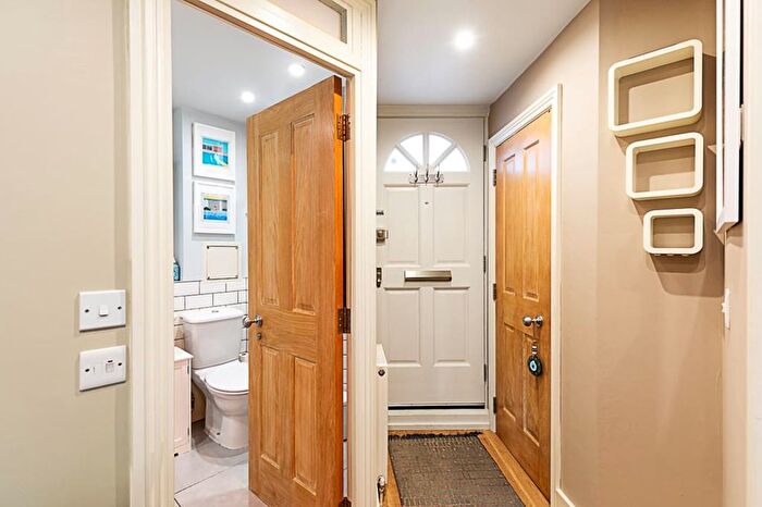 1 Bedroom Flat To Rent In Tavistock Crescent, London, London, W11