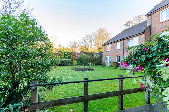 1 Bedroom Flat For Sale In York Road, Guildford, GU1