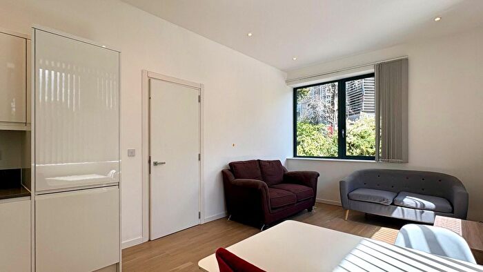 1 Bedroom Flat To Rent In Riverbank Way, Brentford, TW8