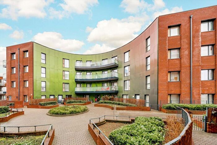 1 Bedroom Flat For Sale In Beames Road, Willesden Green, NW10