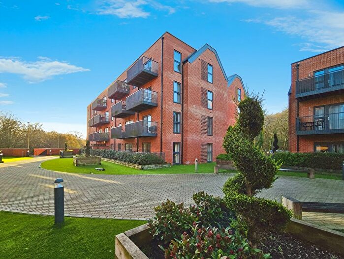 2 Bedroom Flat For Sale In Station Road, Hook, Hampshire, RG27