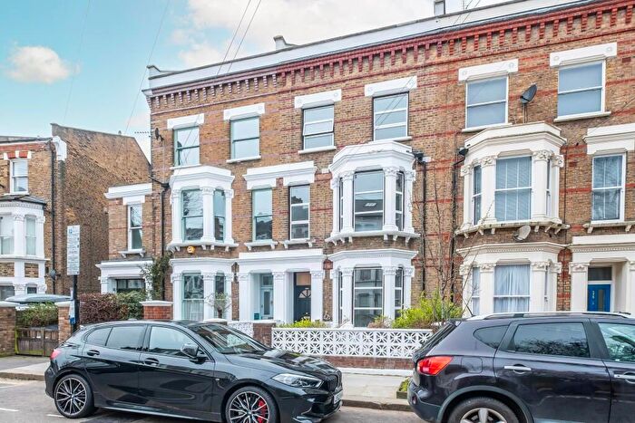 Studio To Rent In Queen's Park, London, W9