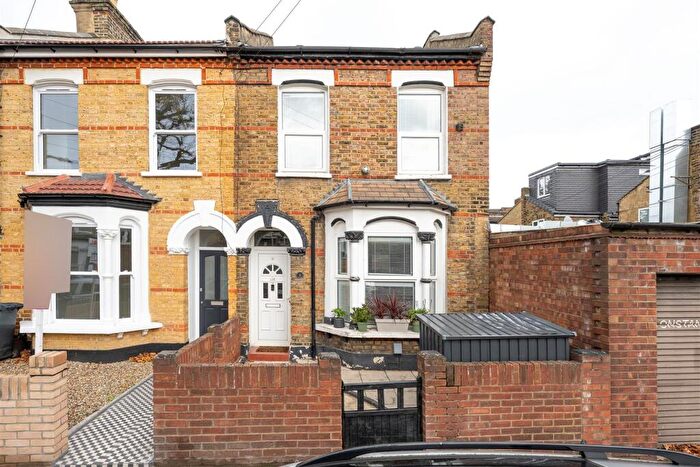 4 Bedroom End Of Terrace House For Sale In Etchingham Road, Stratford, E15
