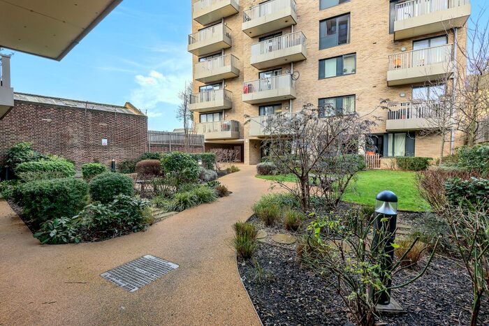 2 Bedroom Flat To Rent In Wandsworth High Street, London, SW18