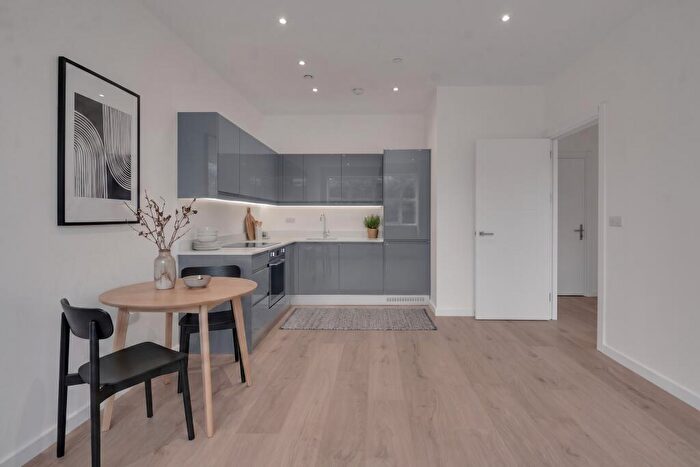 1 Bedroom Flat To Rent In **Limited Offer: £. Rent Contribution - Sunrise Parkway, Milton Keynes, MK14