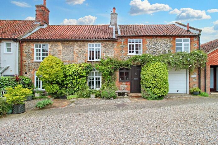 3 Bedroom Cottage For Sale In High Street, Holt, Norfolk, NR25