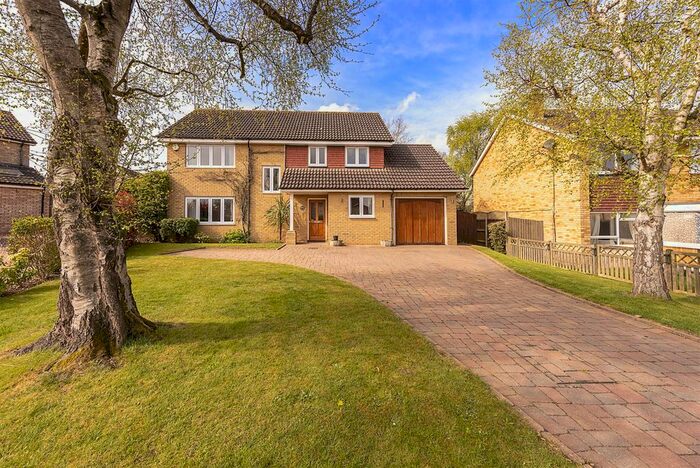 4 Bedroom Detached House For Sale In Derwent Road, Harpenden, AL5