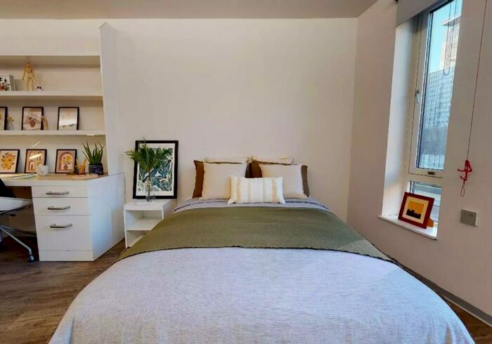 Flat To Rent In Iq Eastside Court, E1