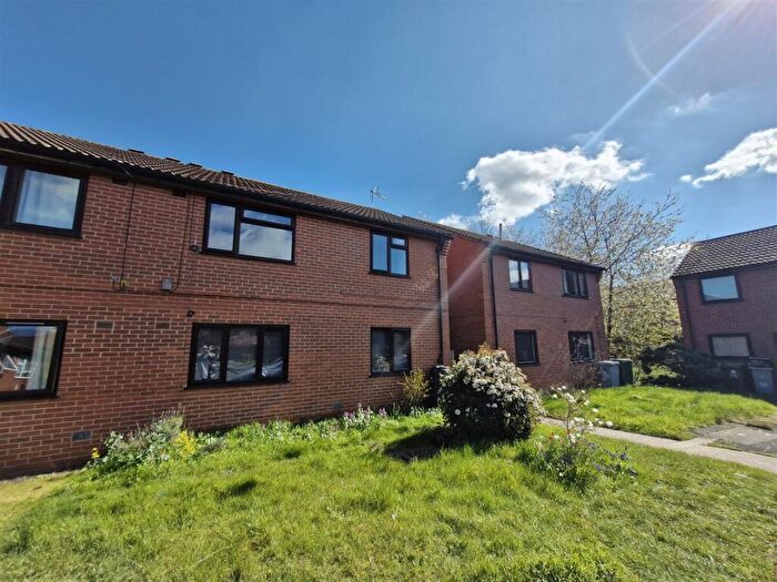 2 Bedroom Flat To Rent In Mumby Close, Newark, NG24
