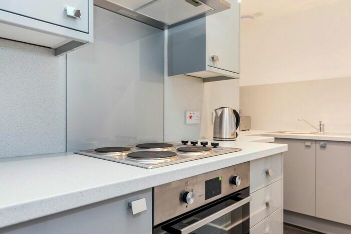 3 Bedroom Flat To Rent In Ruskin Place, West End, Glasgow, G12