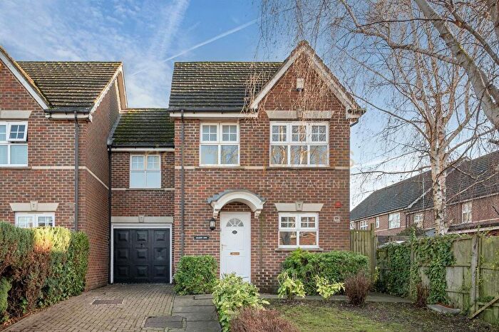 4 Bedroom Semi Detached House For Sale In Colenso Drive, Mill Hill, NW7