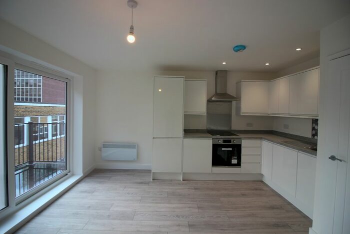 3 Bedroom Flat To Rent In Flat, Postway Mews, Illford, Essex, IG1