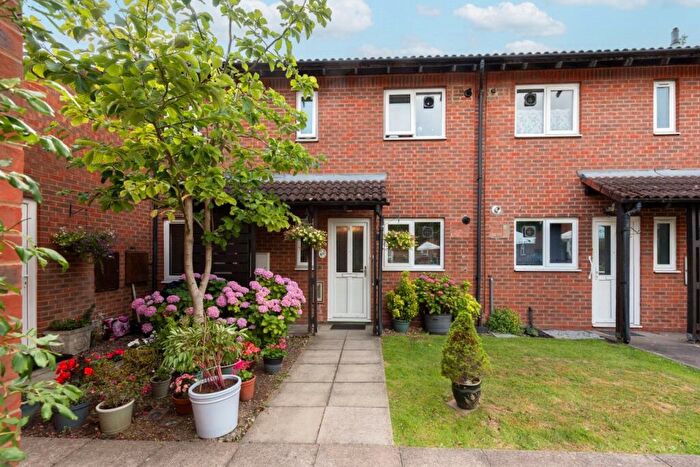 2 Bedroom Retirement Property For Sale In Patricia Gardens, Sutton, SM2
