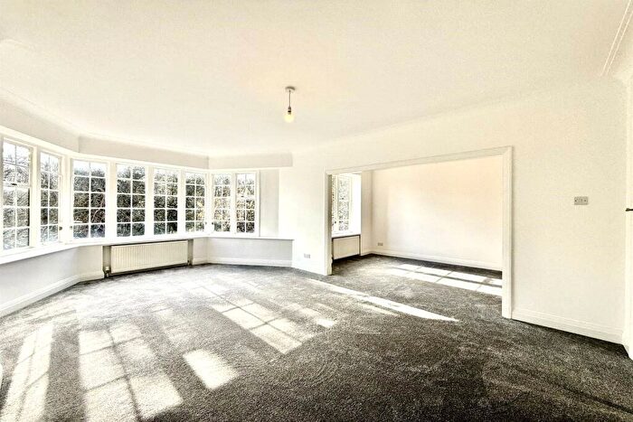 3 Bedroom Flat To Rent In Manor Fields, London, SW15