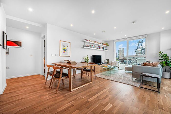 2 Bedroom Flat For Sale In Kingwood Apartments, Waterline Way, SE8