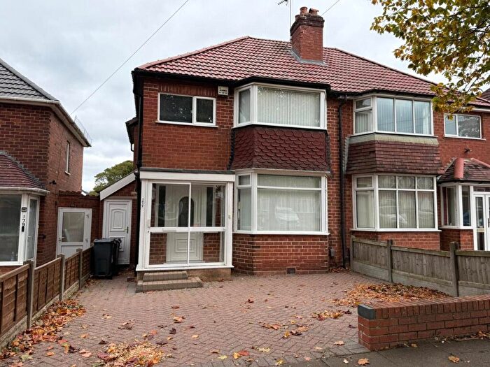 3 Bedroom Semi-Detached House For Sale In Kingshurst Road, Birmingham, West Midlands, B31
