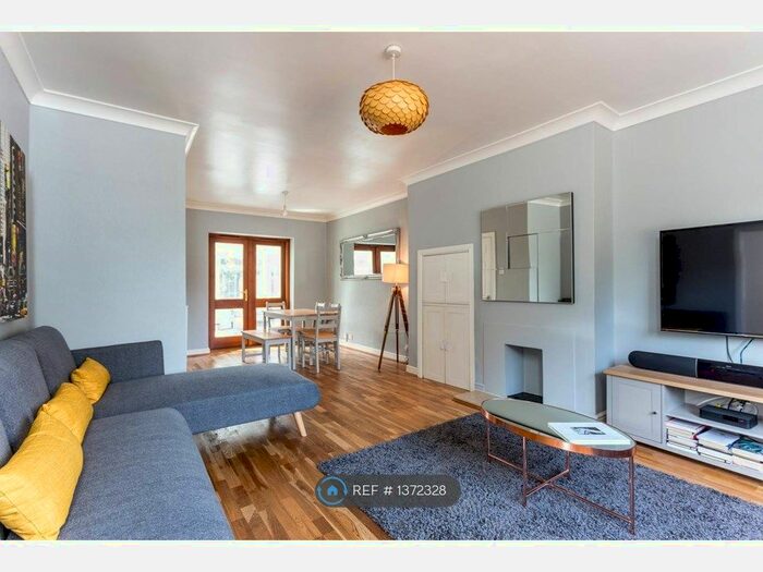 3 Bedroom Semi-Detached House To Rent In Rawlyn Road, Cambridge, CB5