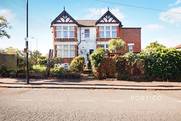 1 Bedroom Flat To Rent In Queens Road, Leytonstone, E11