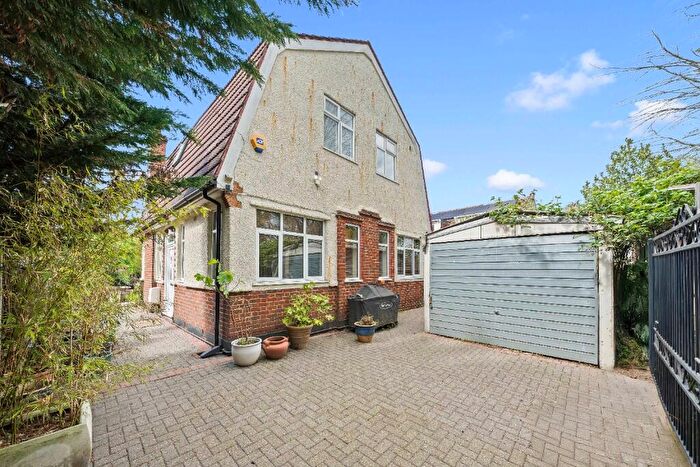 3 Bedroom Detached House For Sale In Boscombe Road, Worcester Park, KT4