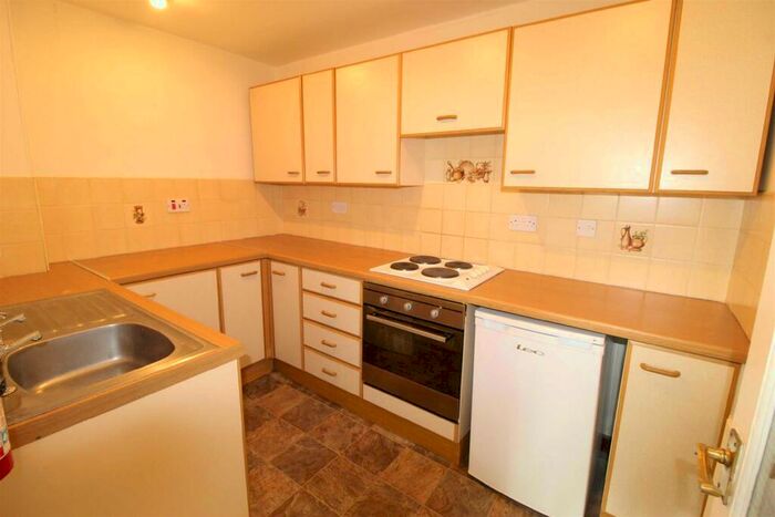 2 Bedroom Flat To Rent In Chapel Street, Glossop, SK13