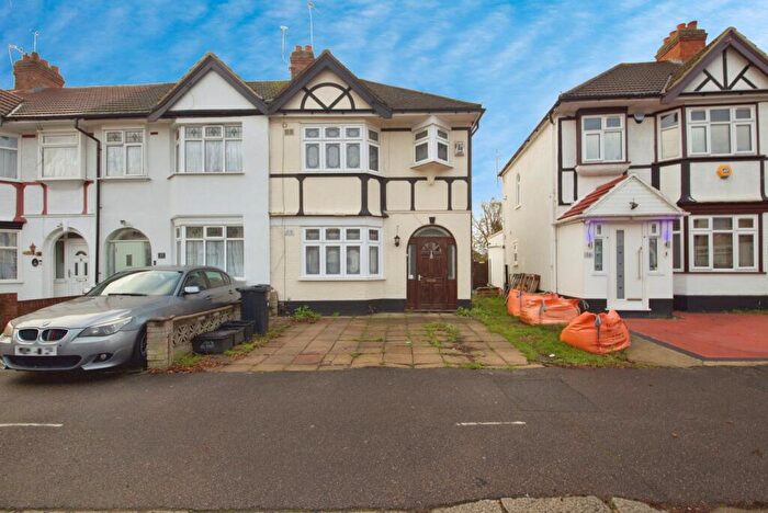 3 Bedroom End Of Terrace House For Sale In Gresham Drive, Romford, Essex, RM6